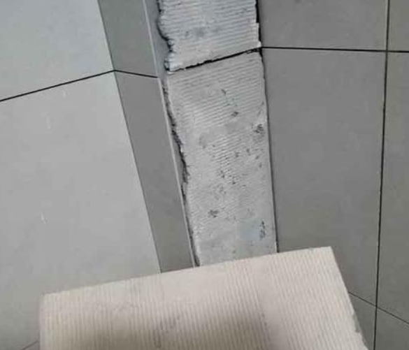黄平瓷砖空鼓维修公司分享下厨房瓷砖脱落的补救措施。